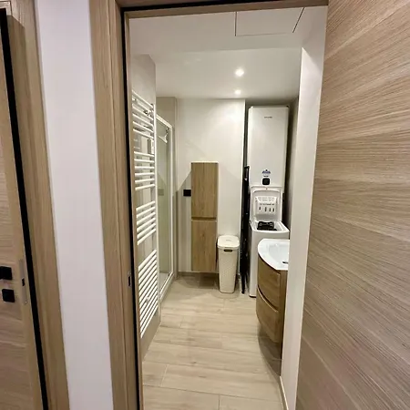 Renove A : 2 Pieces, Clim, 2 Balcons, Parking, 1ere Etage, Centre-ville - Fr-1-226b-216 *