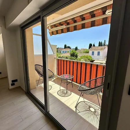 Renove A : 2 Pieces, Clim, 2 Balcons, Parking, 1ere Etage, Centre-ville - Fr-1-226b-216 Apartment Cavalaire-sur-Mer