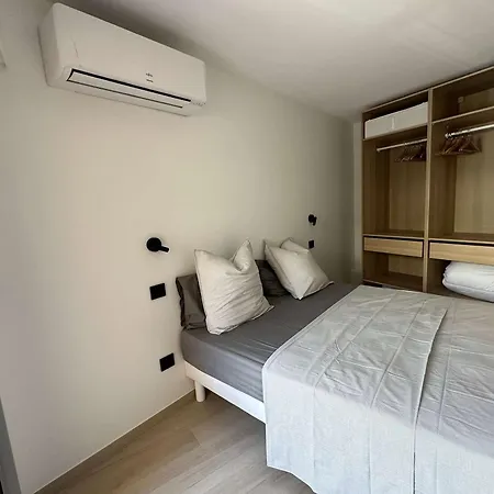 Renove A : 2 Pieces, Clim, 2 Balcons, Parking, 1ere Etage, Centre-ville - Fr-1-226b-216 Apartment