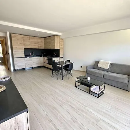 Renove A : 2 Pieces, Clim, 2 Balcons, Parking, 1ere Etage, Centre-ville - Fr-1-226b-216 Cavalaire-sur-Mer