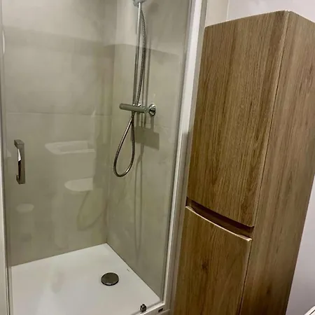 Renove A : 2 Pieces, Clim, 2 Balcons, Parking, 1ere Etage, Centre-ville - Fr-1-226b-216 *